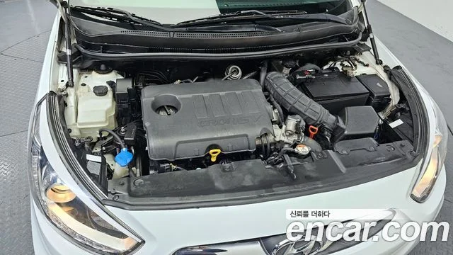 2012 Hyundai 엑센트(신형)