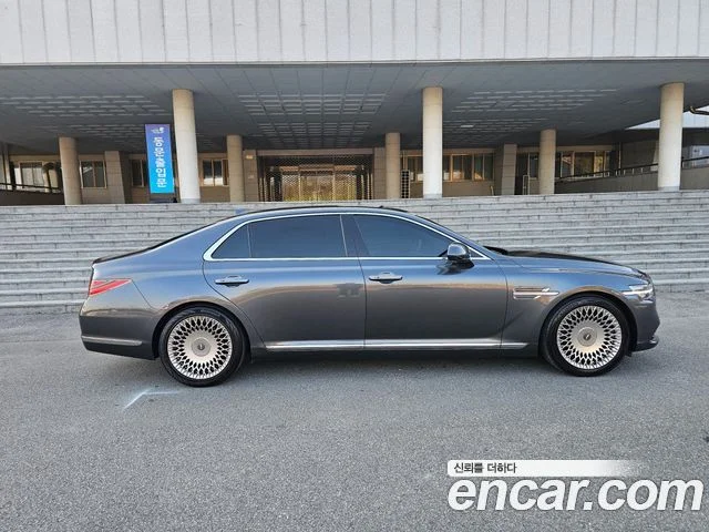 2020 Genesis G90