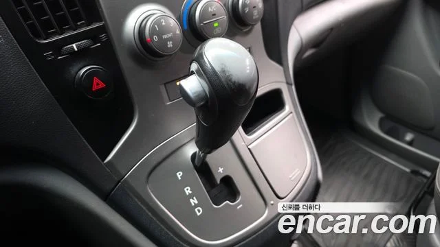 2010 Hyundai Grand Starex