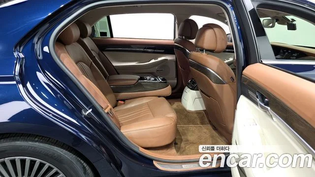 2021 Genesis G90