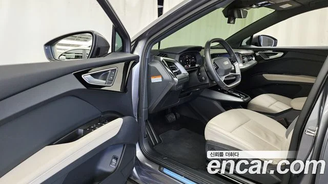 2025 Audi Q4 e-트론 (F4)