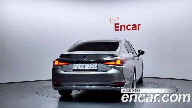 2020 Lexus ES300h 7세대