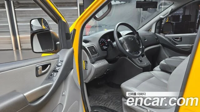 2020 Hyundai Grand Starex (New)