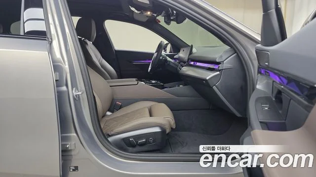 2025 BMW 5 Series (G60)