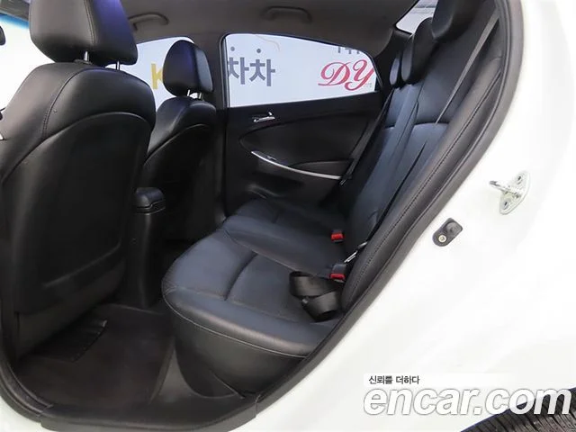 2010 Hyundai 엑센트(신형)