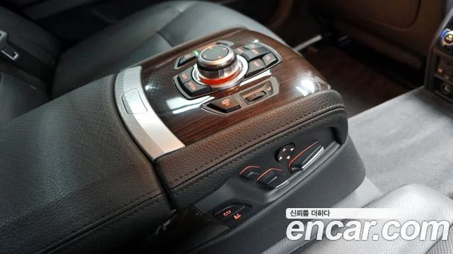 2011 BMW 7 Series (F01)