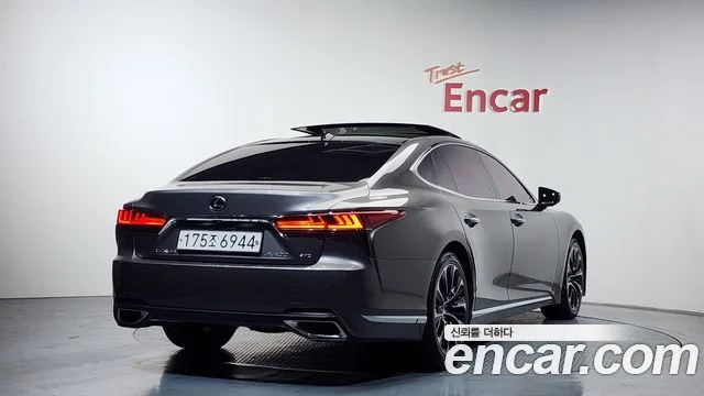 2022 Lexus LS500 5세대