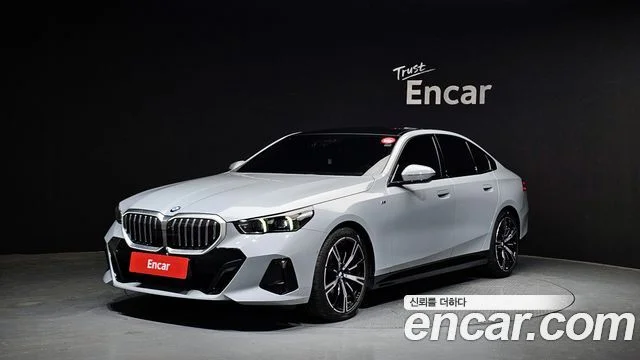 2024 BMW 5 Series (G60)