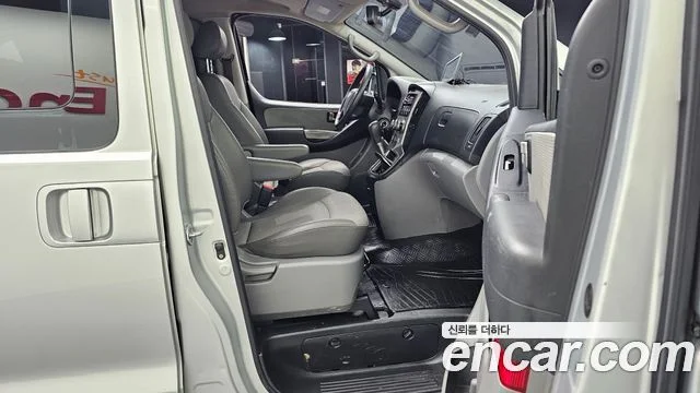 2010 Hyundai Grand Starex