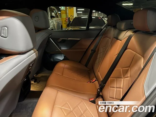 2025 BMW 5 Series (G60)