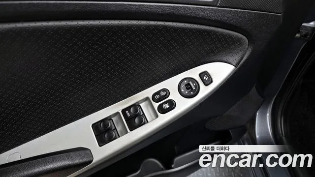 2011 Hyundai 엑센트(신형)