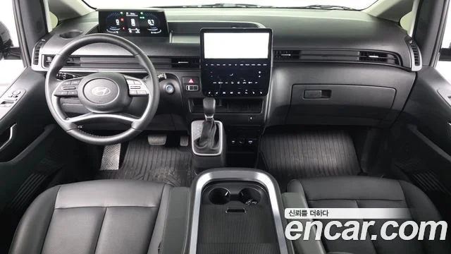 2025 Hyundai Staria