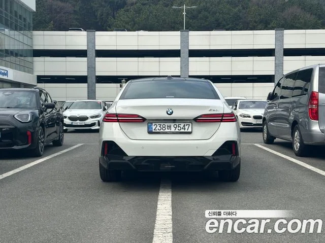 2025 BMW 5 Series (G60)