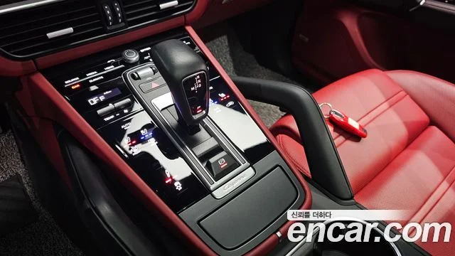 2022 Porsche 카이엔 (PO536)