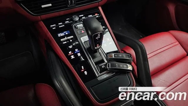 2021 Porsche 카이엔 (PO536)