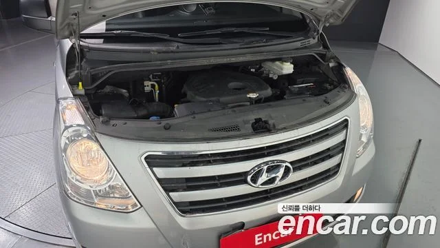 2017 Hyundai Grand Starex