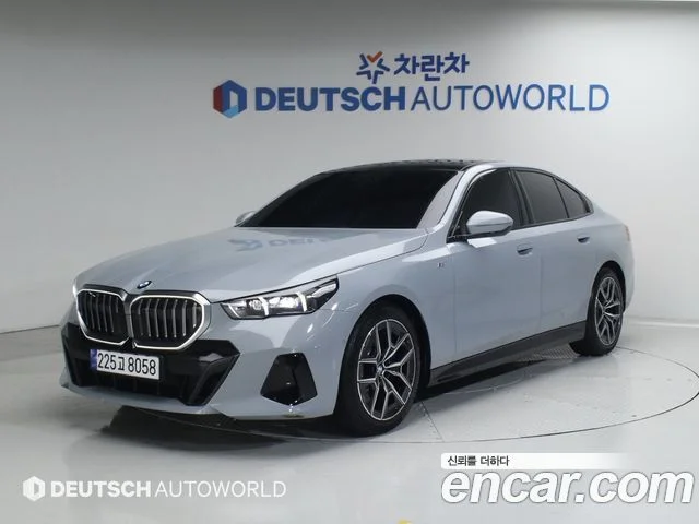 2024 BMW 5 Series (G60)