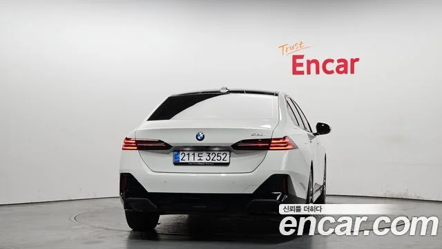 2025 BMW 5 Series (G60)