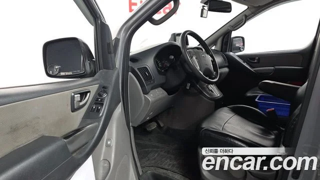 2012 Hyundai Grand Starex