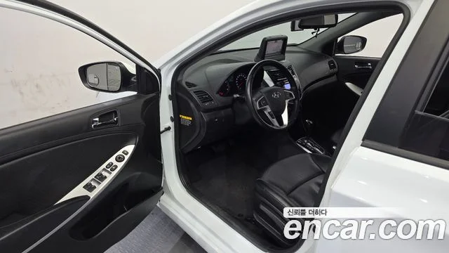 2012 Hyundai 엑센트(신형)