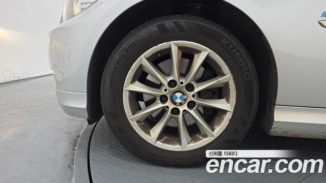 2009 BMW 3 Series (E90)