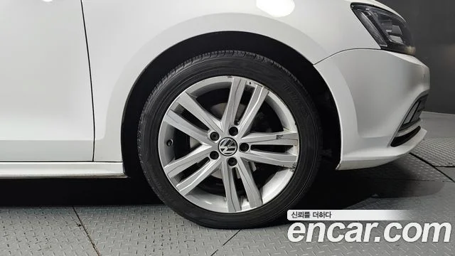 2015 Volkswagen New Zeta