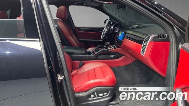 2020 Porsche 카이엔 (PO536)