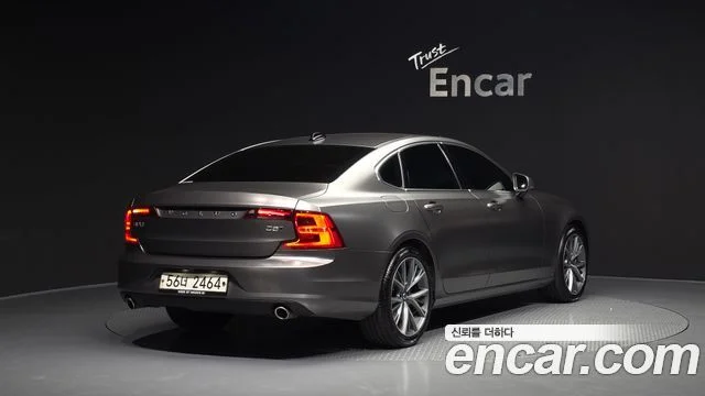 2017 Volvo S90