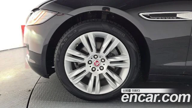 2016 Jaguar XF (X260)