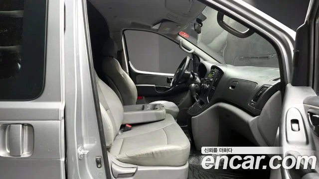 2012 Hyundai Grand Starex