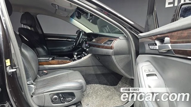 2018 Genesis EQ900