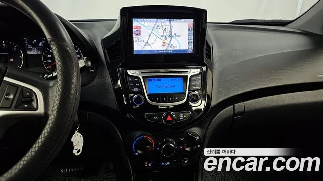 2011 Hyundai 엑센트(신형)