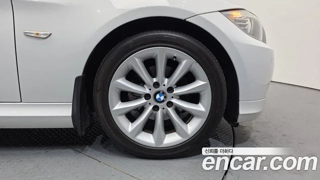 2010 BMW 3 Series (E90)