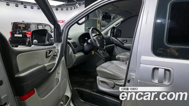 2012 Hyundai Grand Starex