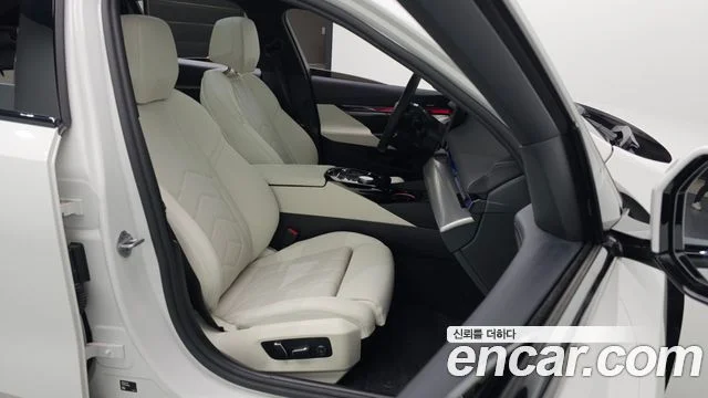 2025 BMW 5 Series (G60)