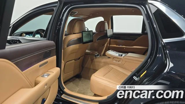 2022 Genesis G90 (RS4)