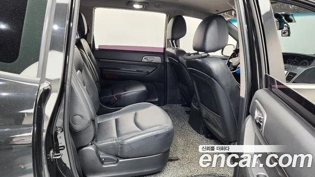 2017 KG Mobility 코란도 투리스모