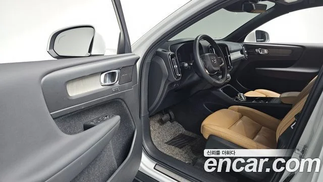 2020 Volvo XC40