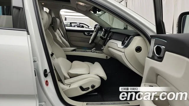 2025 Volvo XC60 2세대