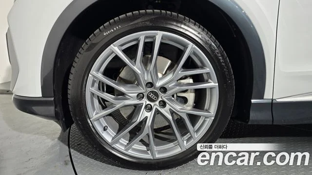 2025 Audi Q4 e-트론 (F4)