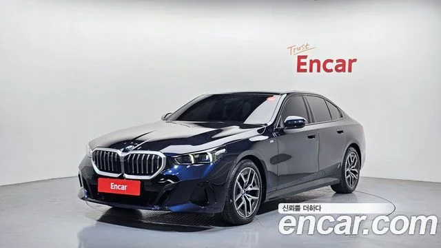 2025 BMW 5 Series (G60)