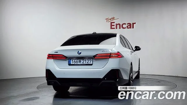 2024 BMW 5 Series (G60)